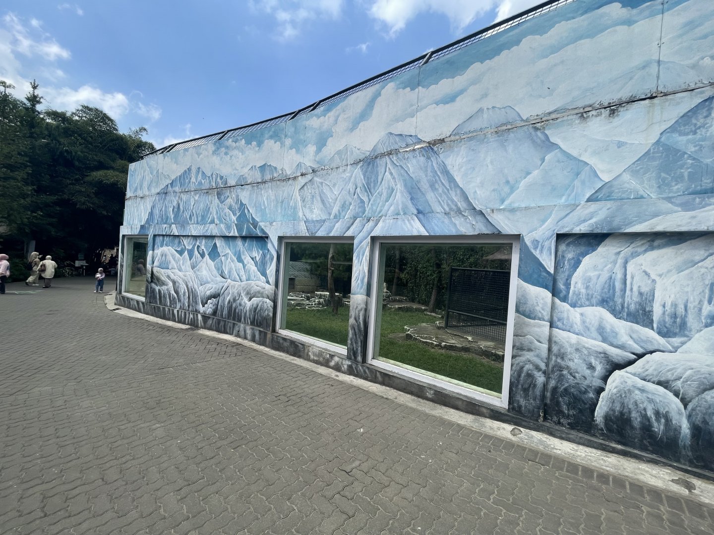 white lion exhibit (1)