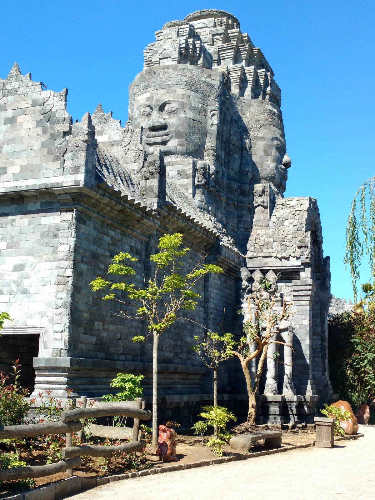White tiger enclosure exterior