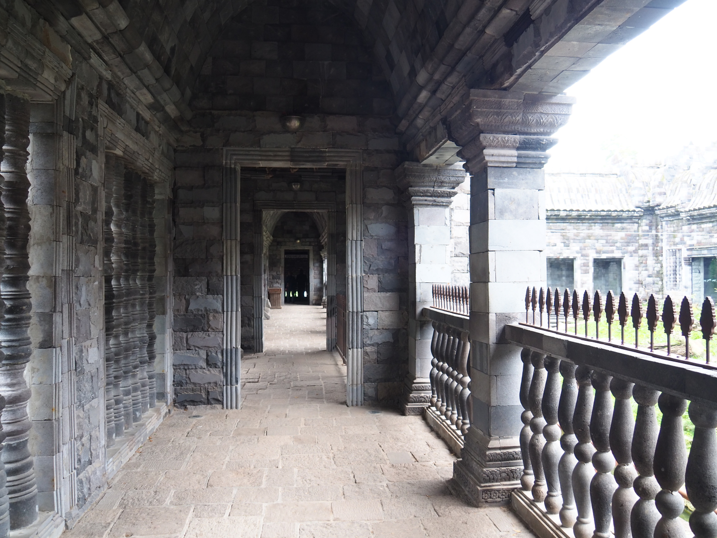 White tiger temple viewing area, 2019-10-04