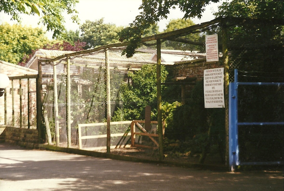 Wider view of 1960s aviary 14th August 1999