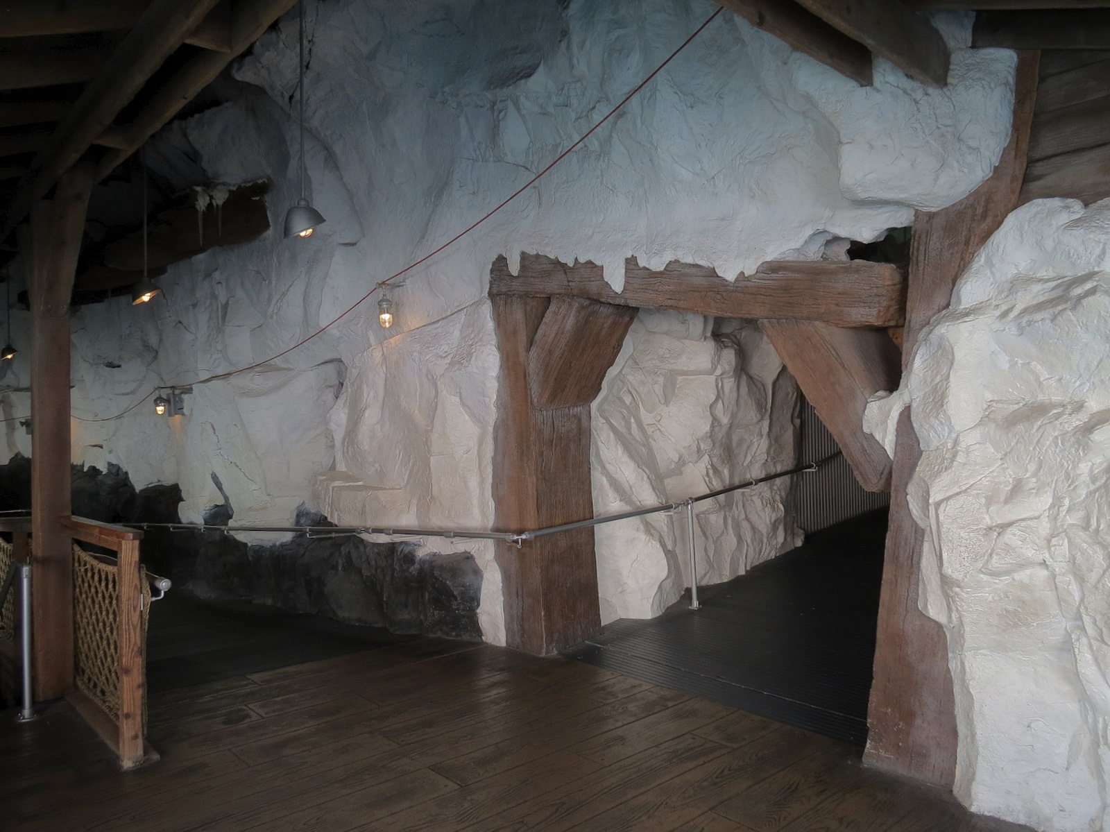 Wild Arctic - Ice Tunnel