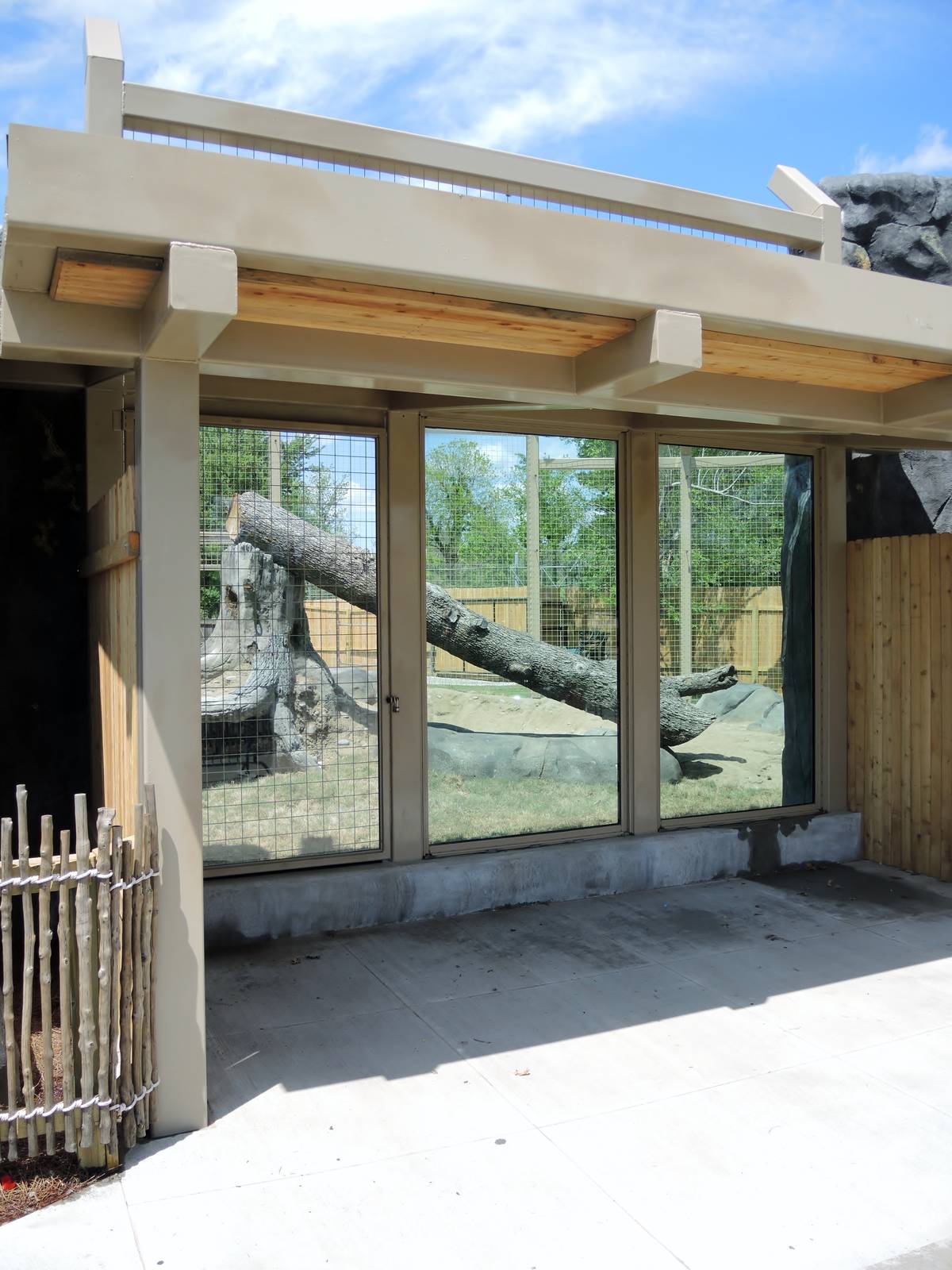 Wild Life Trek - Grizzly bear habitat