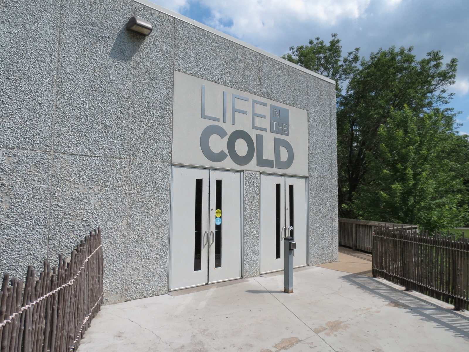 Wild Life Trek - Life in the Cold - Exterior