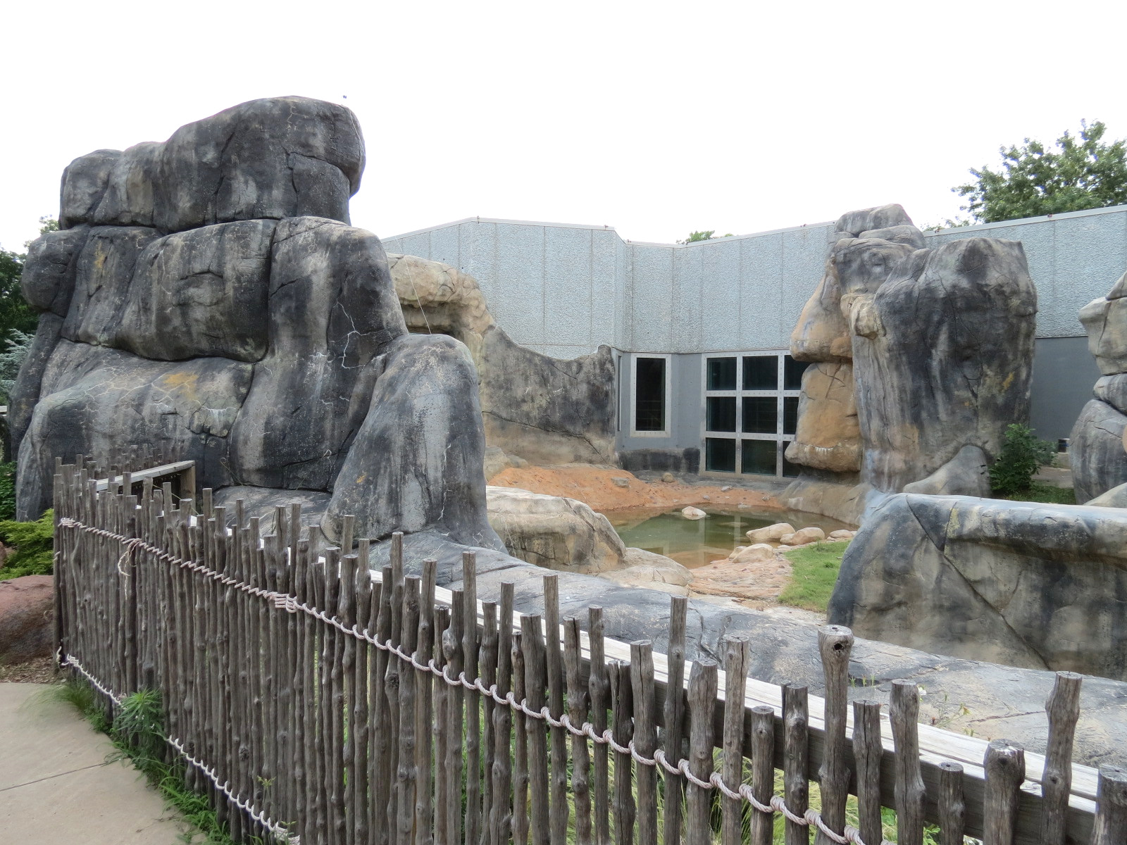 Wild Life Trek - Life in the Cold - Grizzly Bear Exhibit