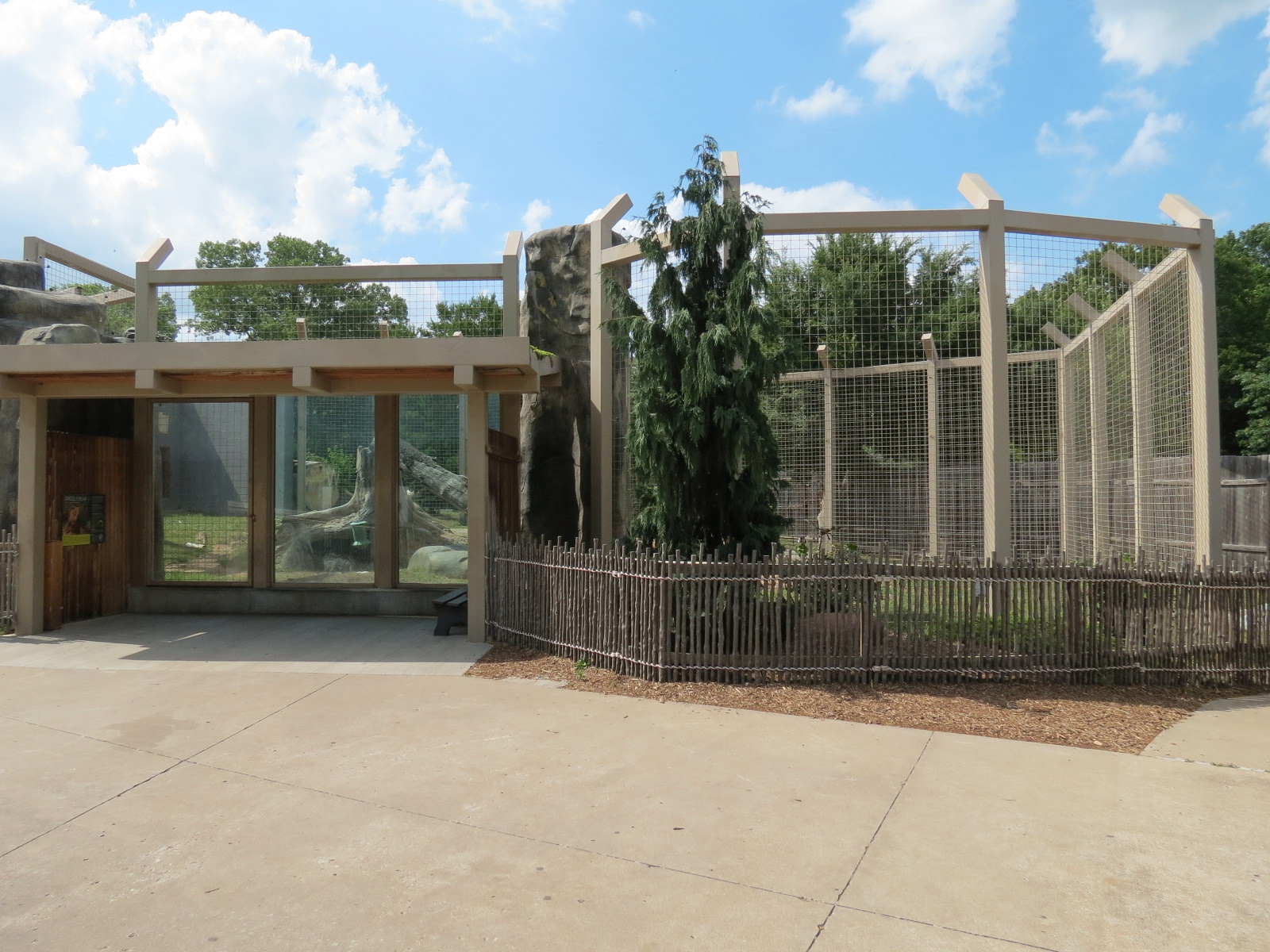Wild Life Trek - Life in the Cold - Grizzly Bear Exhibit