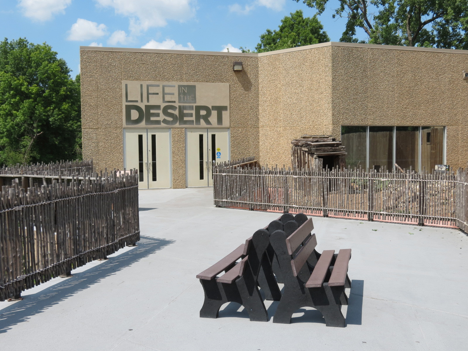 Wild Life Trek - Life in the Desert - Exterior