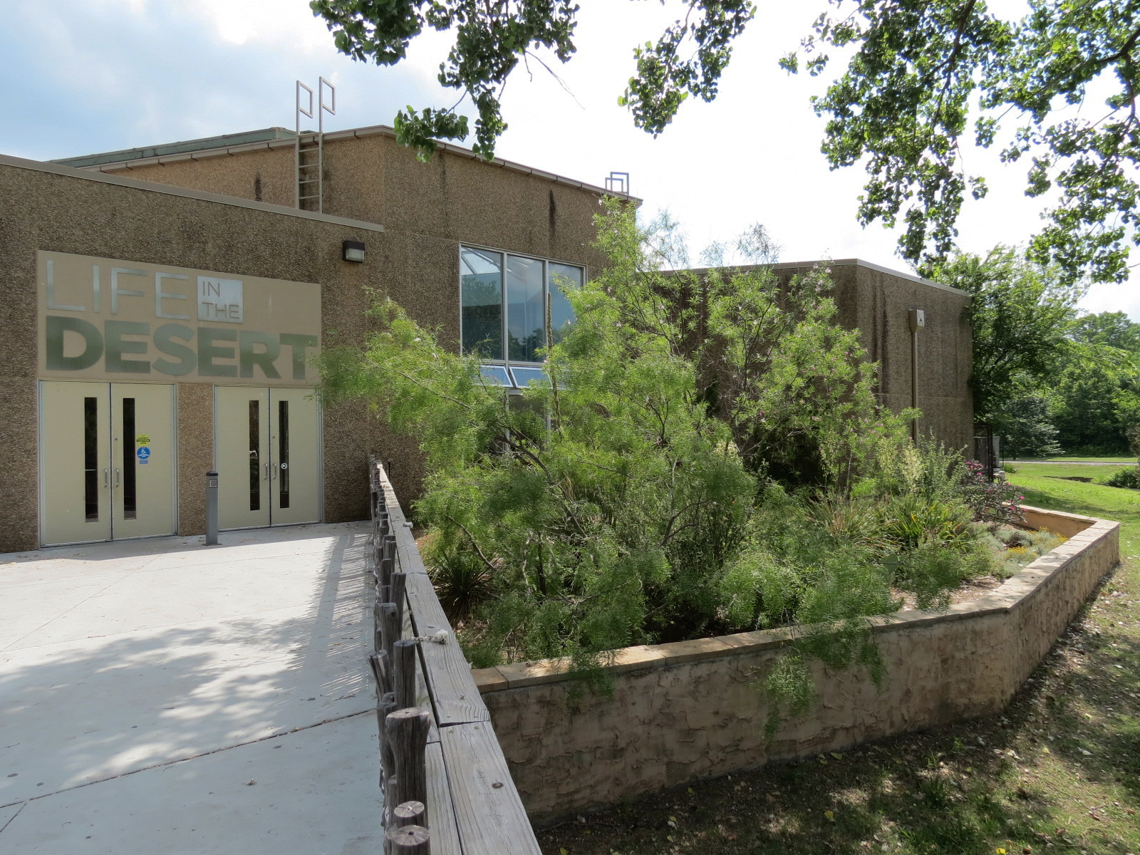 Wild Life Trek - Life in the Desert - Exterior