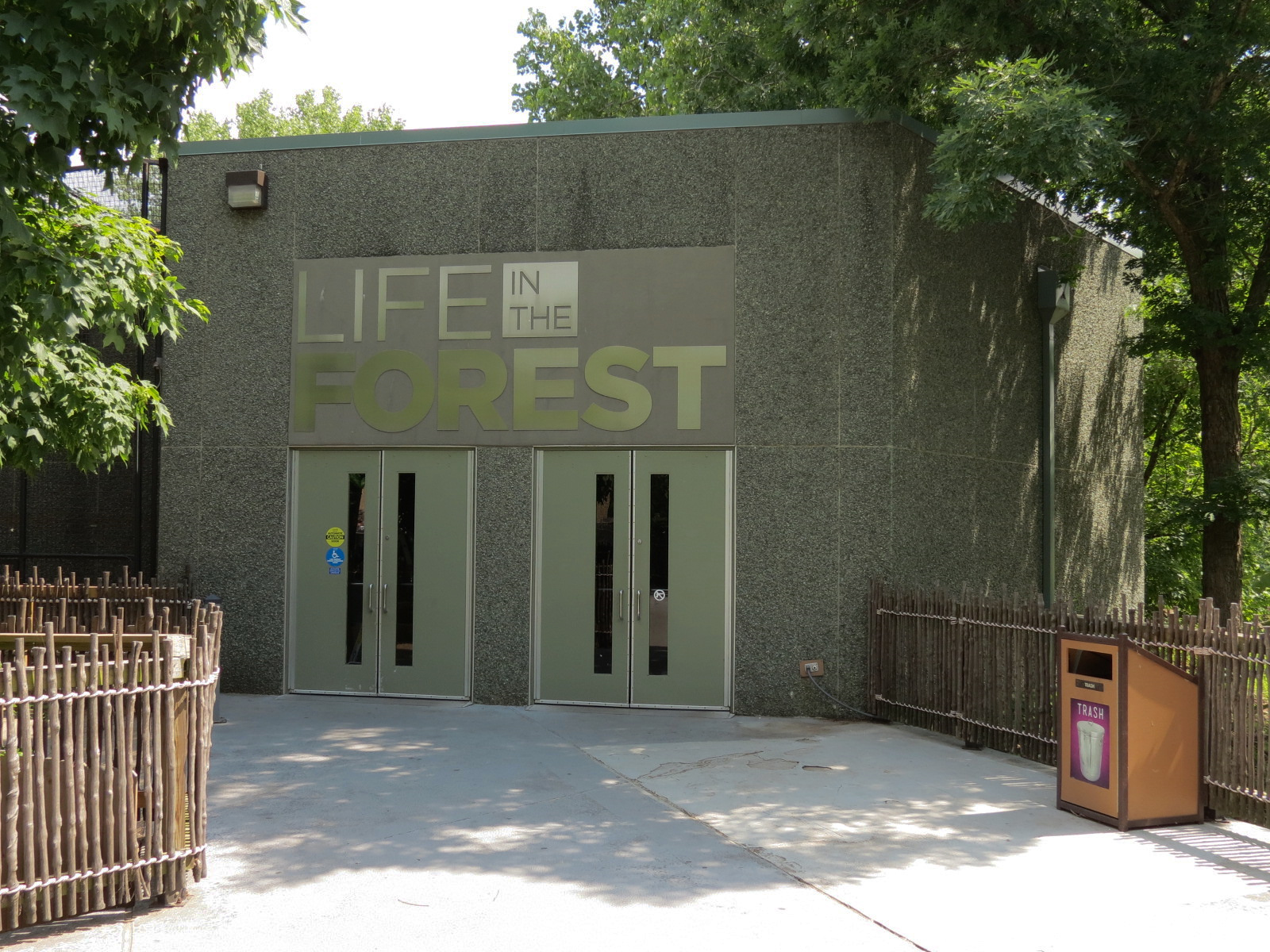 Wild Life Trek - Life in the Forest - Exterior