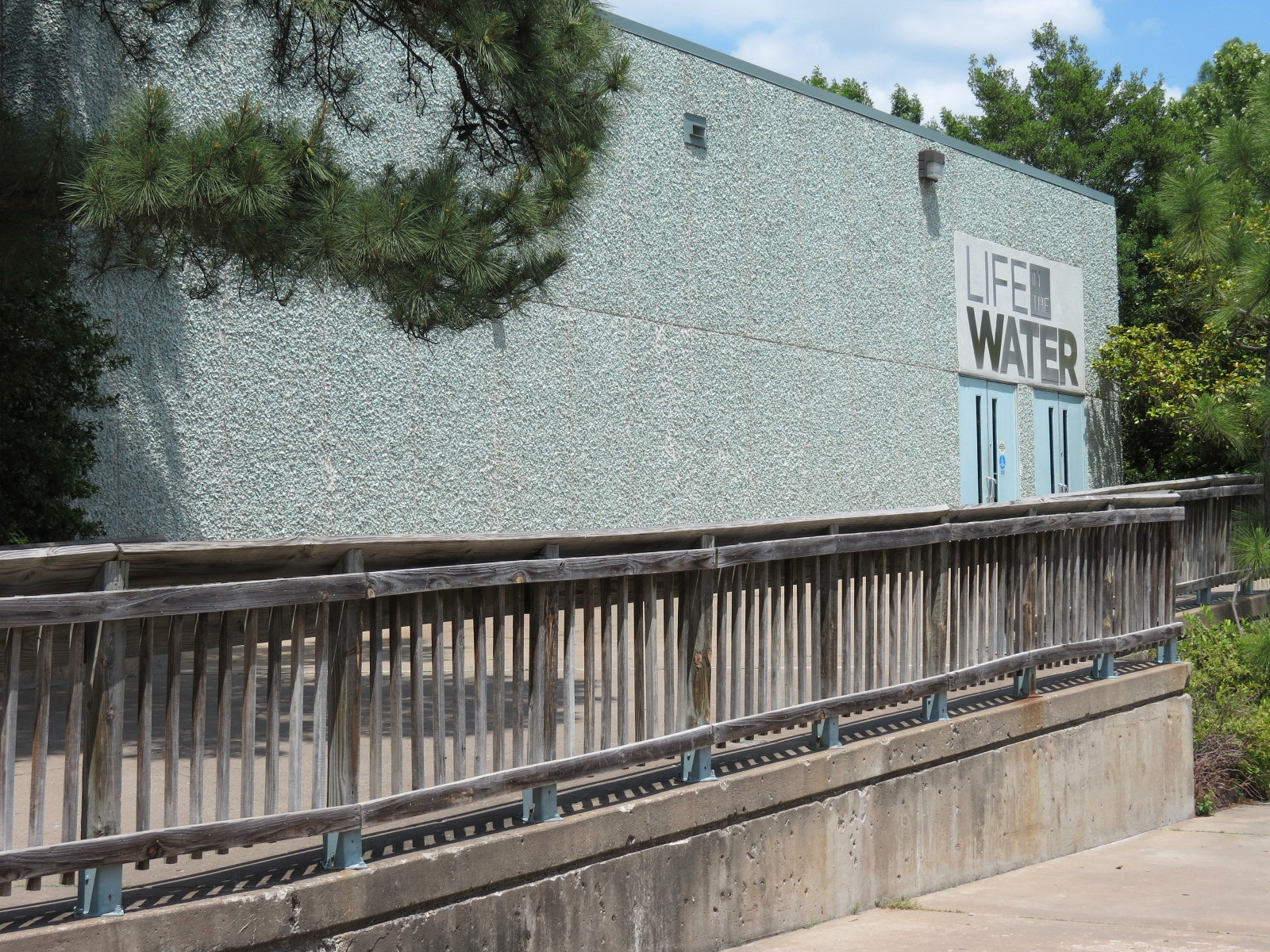 Wild Life Trek - Life in the Water - Exterior