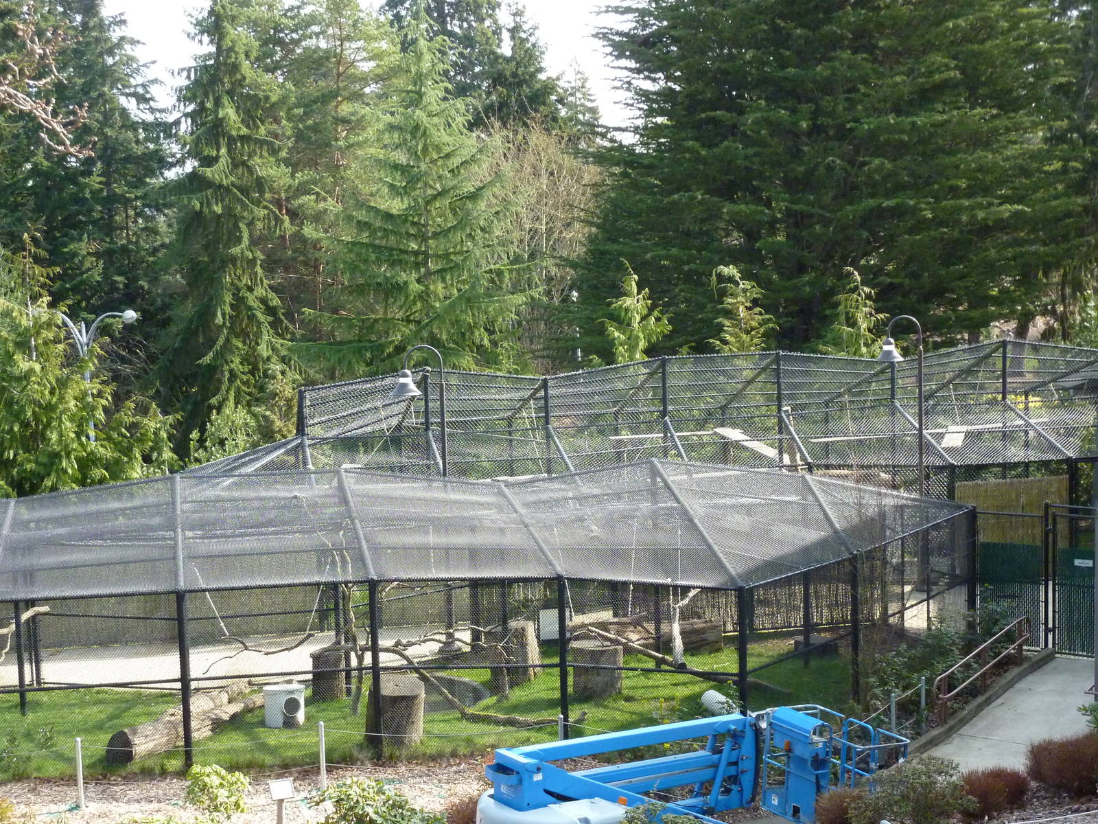 Wild Wonders Theater - Empty Holding Exhibits