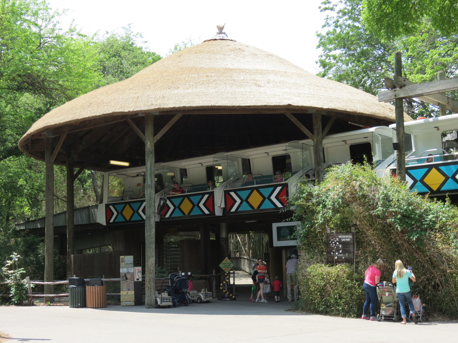 Wilds of Africa - Monorail Safari - Station