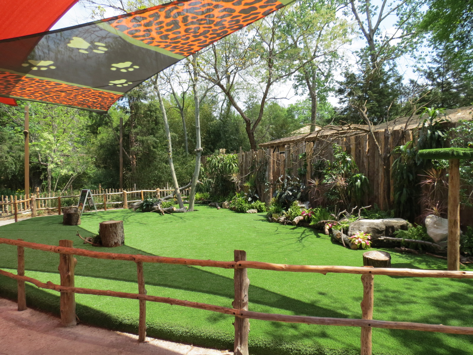 Wilds of Africa - Ndebele Plaza - Wild Encounters Stage