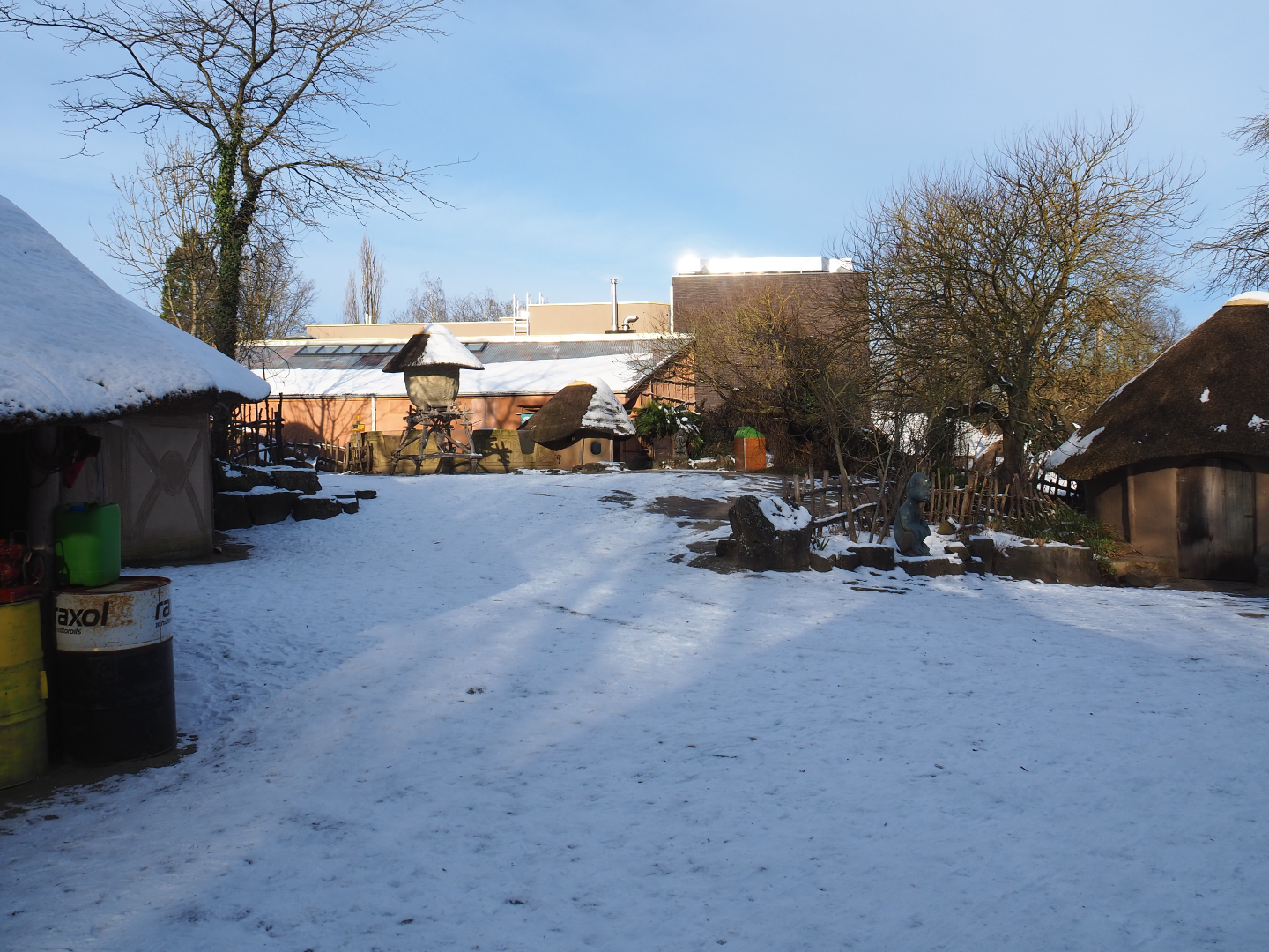 Winter view in Planckendael - African village and bonobo house, 2021-02-14