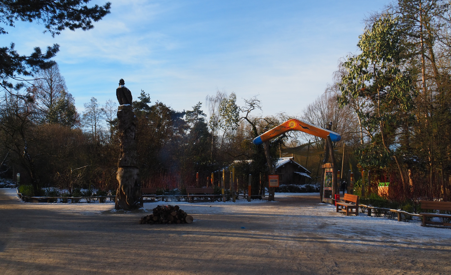 Winter view in Planckendael - Square next to the entrance of the Oceania section, 2021-02-14