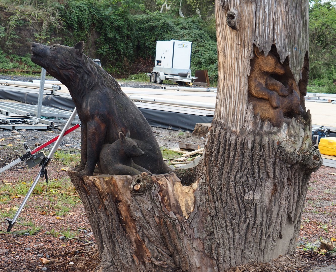 Wolf and bears log carving, 2019-10-04