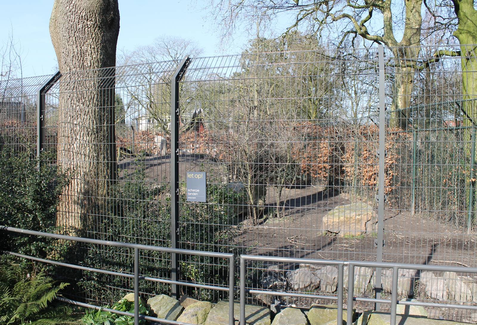 Wolf seperation enclosure