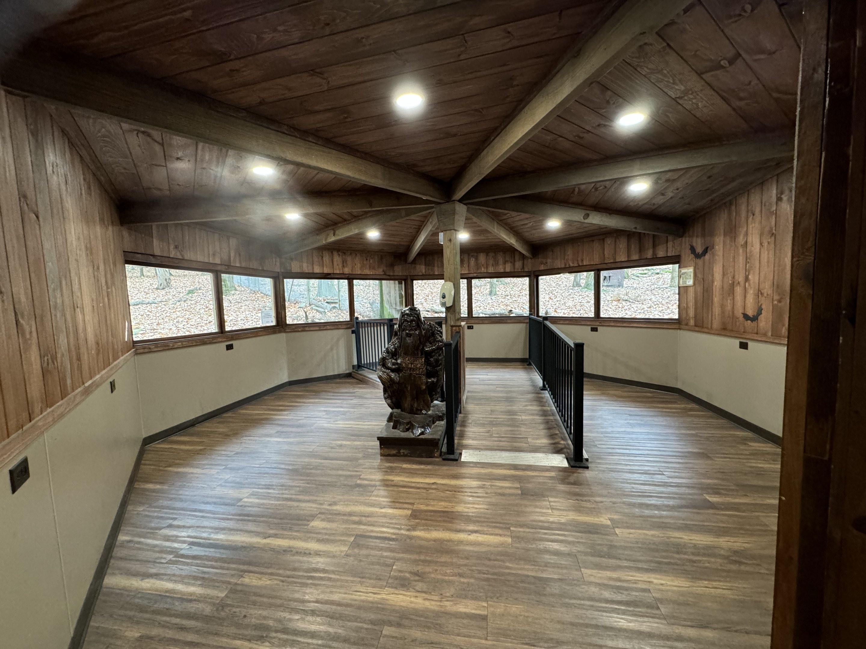 Wolf Woods - Wolf exhibits