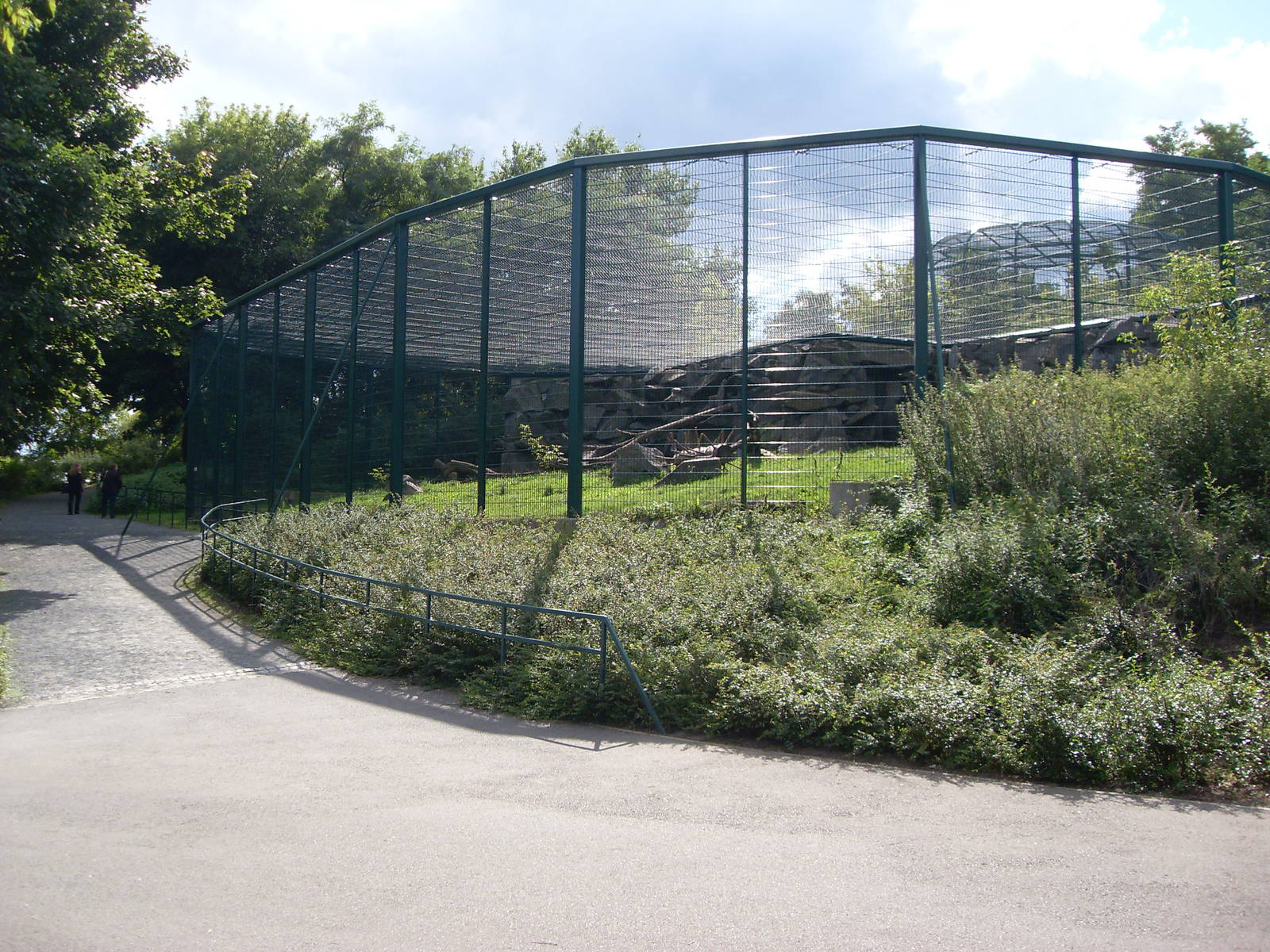 wolverine enclosure 050910