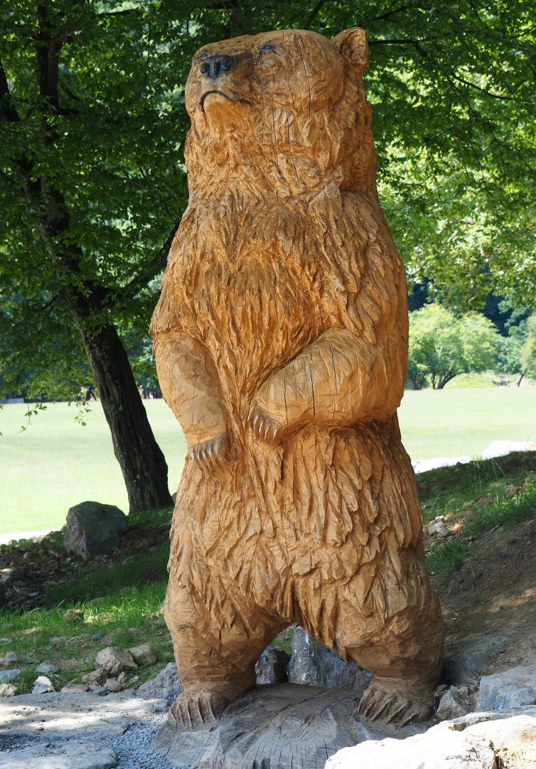 Wood carving standing brown bear, 2020-07-12