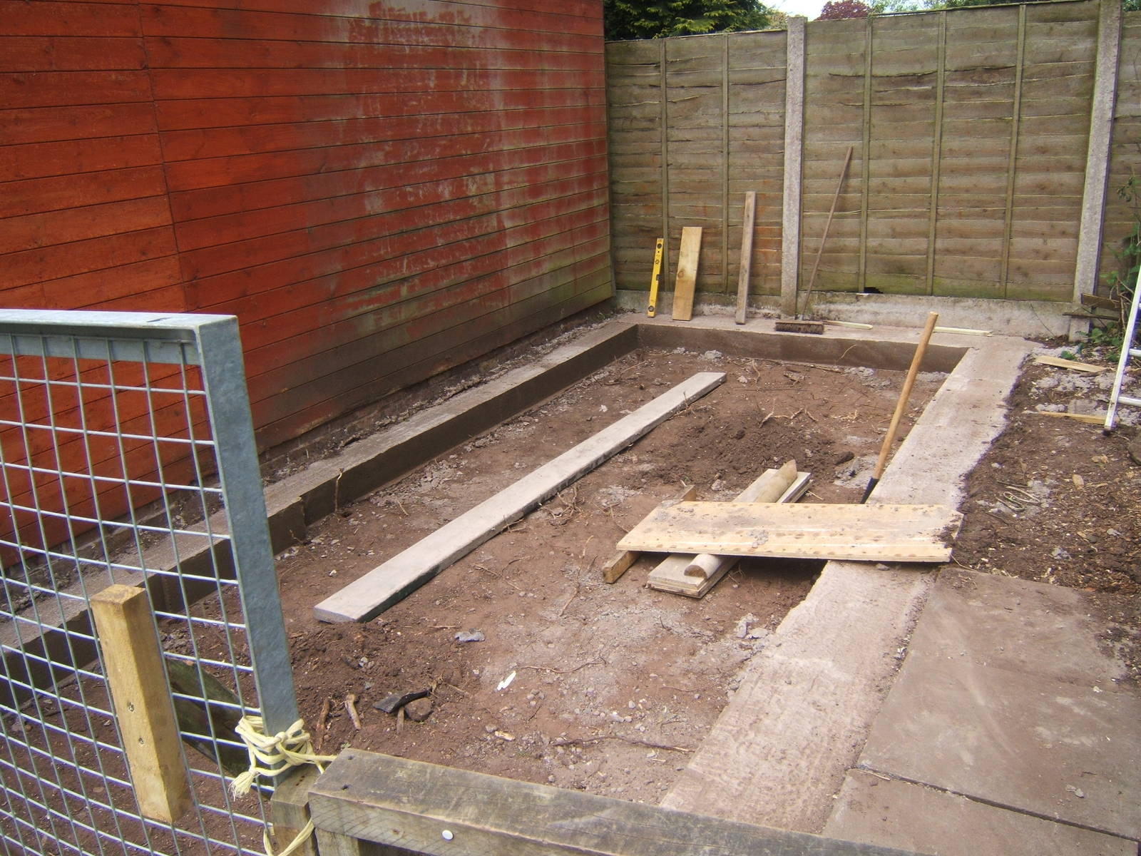 Work on the new outdoor Meerkat enclosure