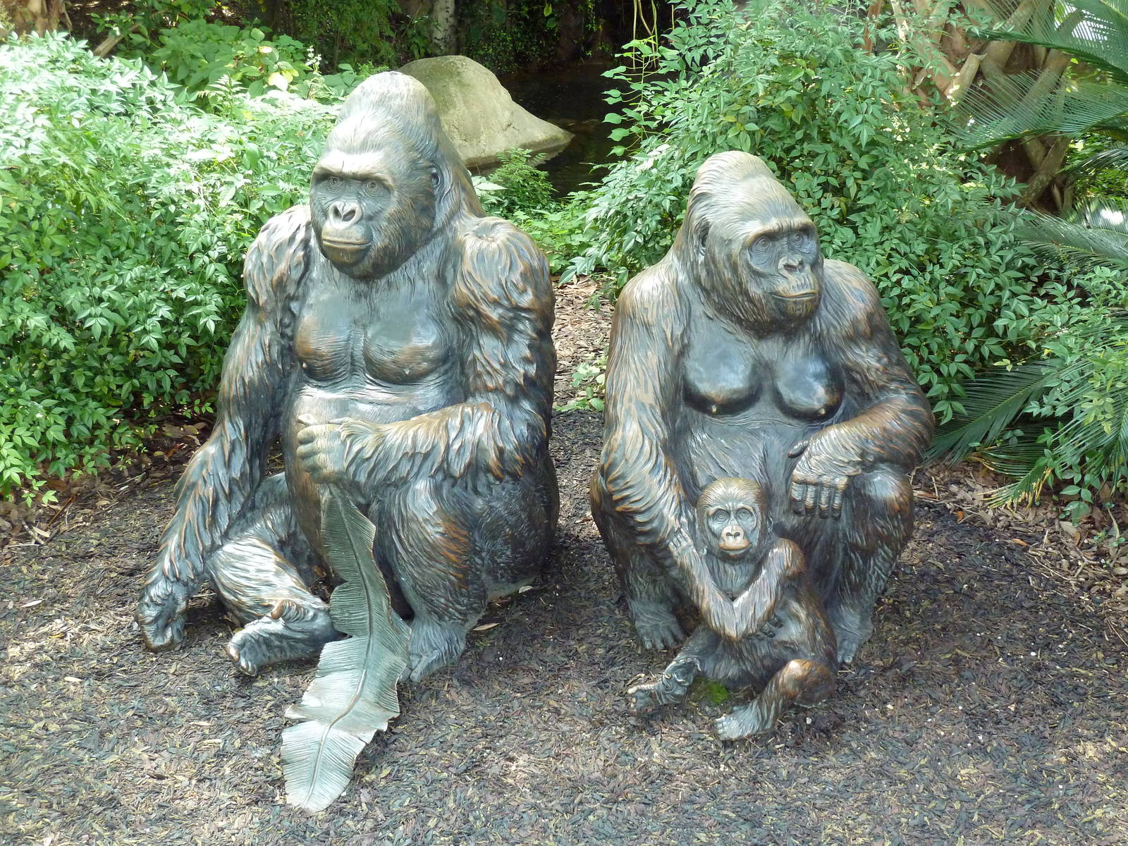 World Of Primates - Gorilla Statues