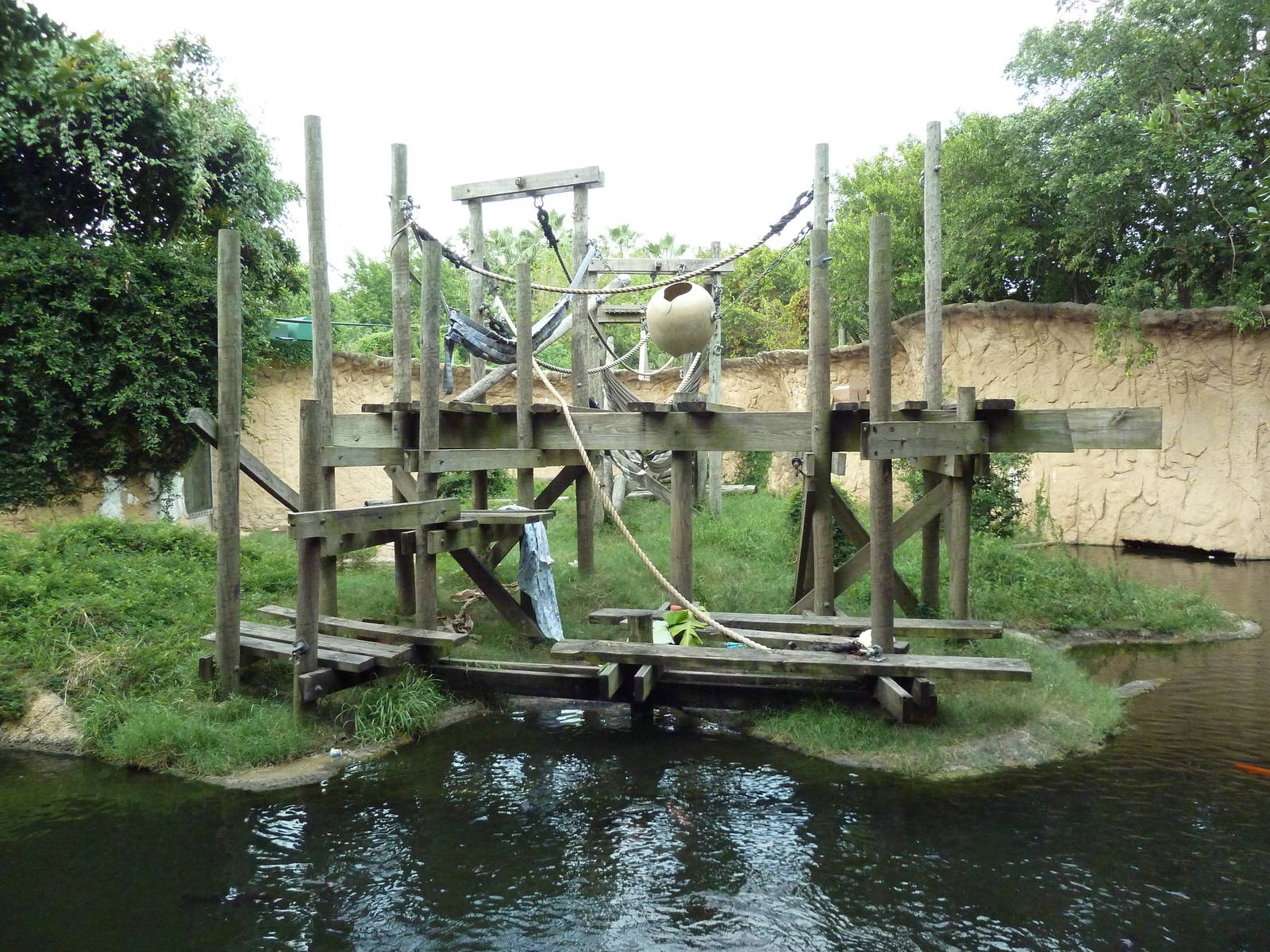 World Of Primates - Mixed-Species Exhibit