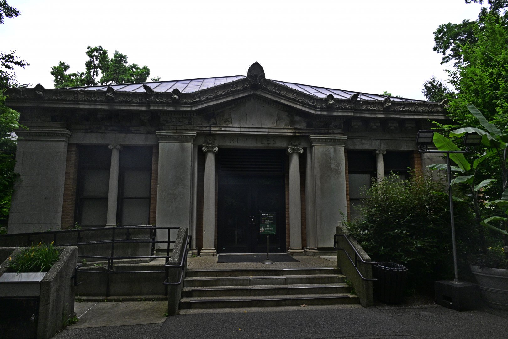 World of Reptiles - Exterior