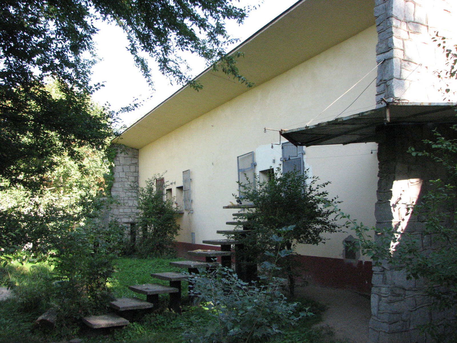 Wroclaw Zoo 2008 - Chimpanzee house