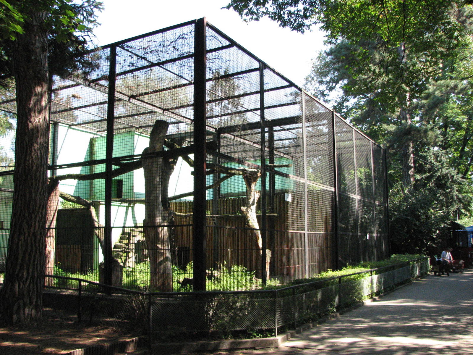 Wroclaw Zoo 2008 - Enclosure for Northern Lynx