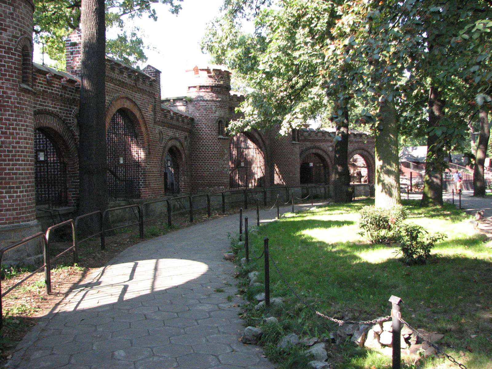 Wroclaw Zoo 2008 - Good view of the old Bear Castle