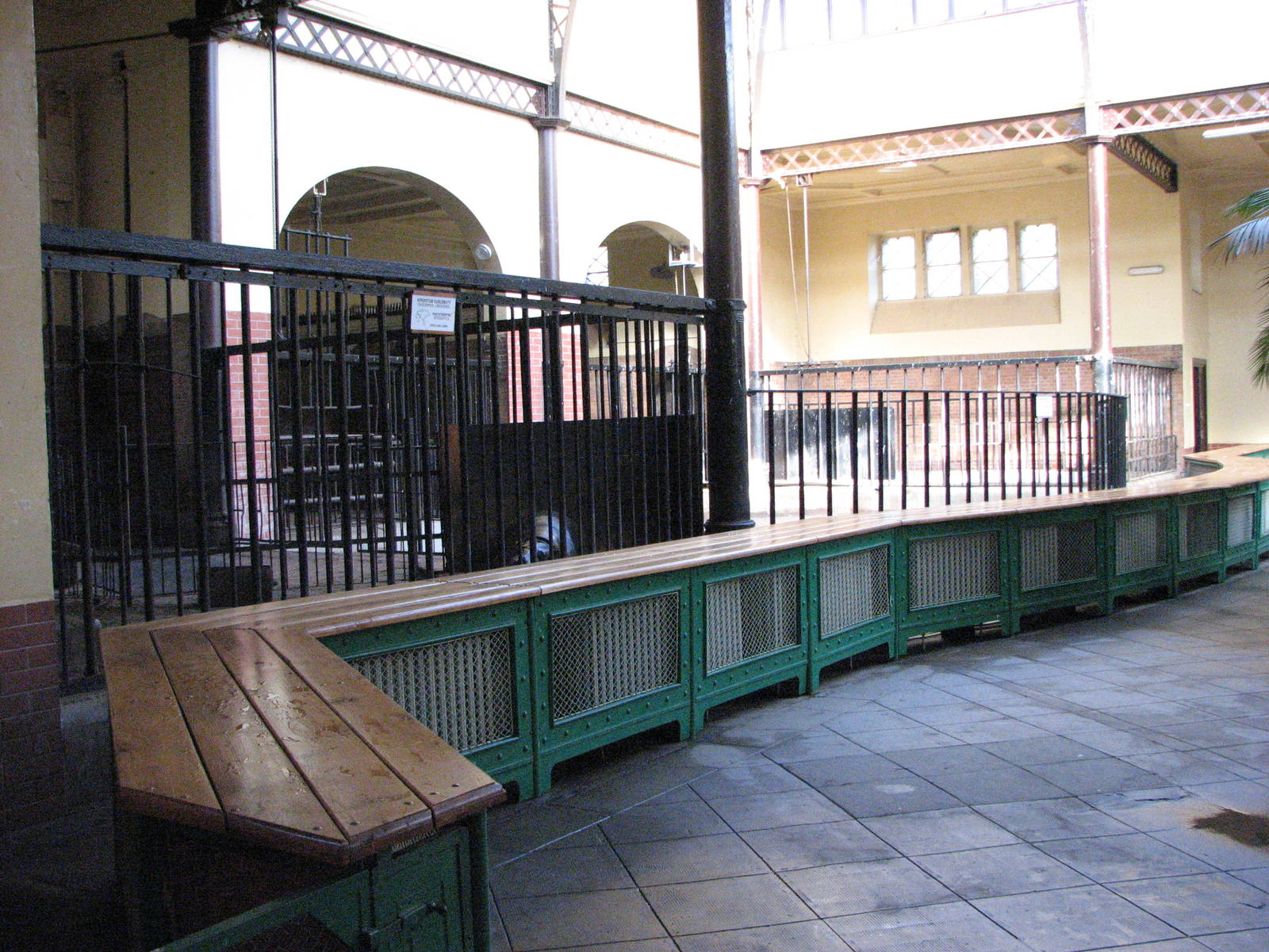 Wroclaw Zoo 2008 - Inside the Pachyderm building