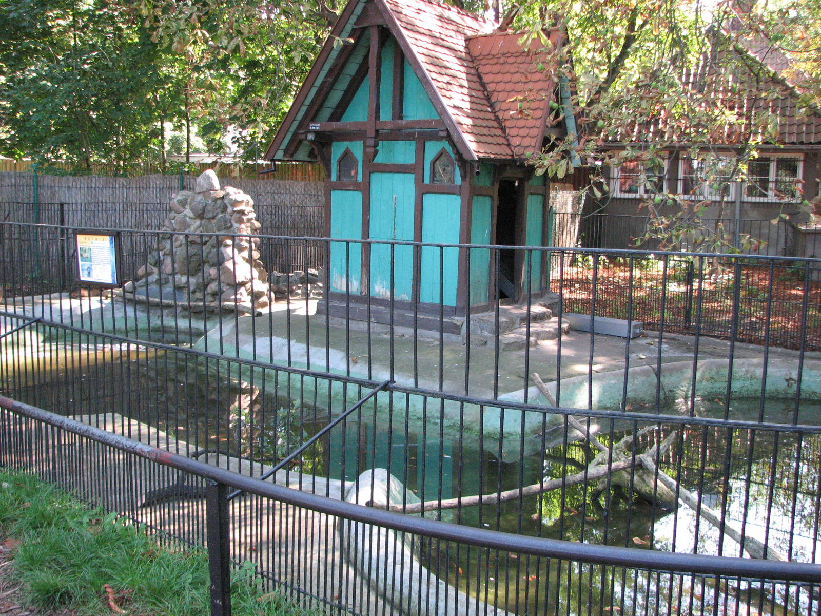 Wroclaw Zoo 2008 - Nutria exhibit?