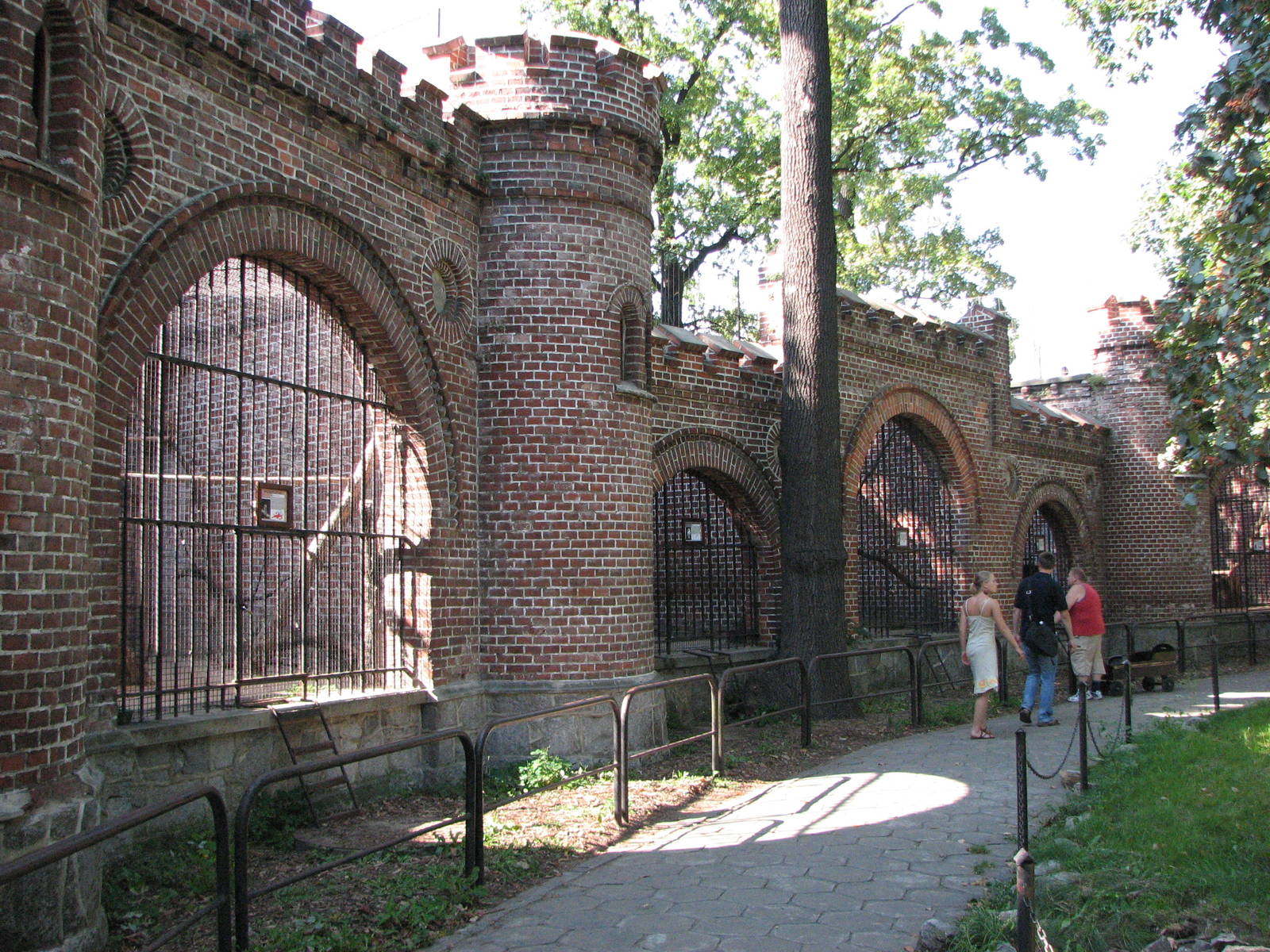 Wroclaw Zoo 2008 - Old Bear Castle now used for owls