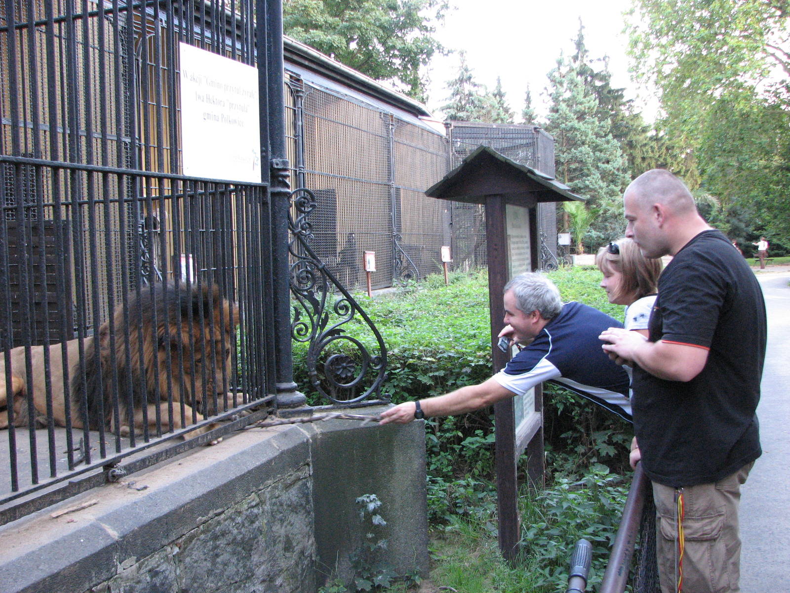 Wroclaw Zoo 2008 - Those need to be in a cage themselves
