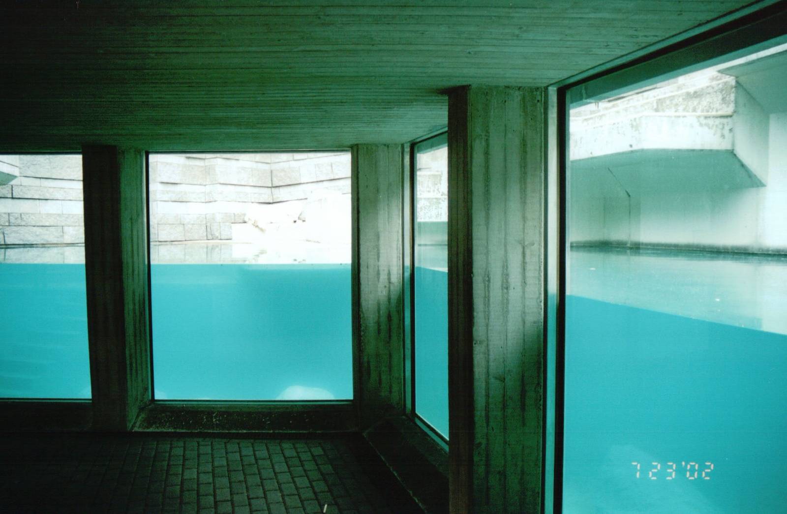 Wuppertal Zoo 2002 - Underwater viewing at the Polar Bear exhibit