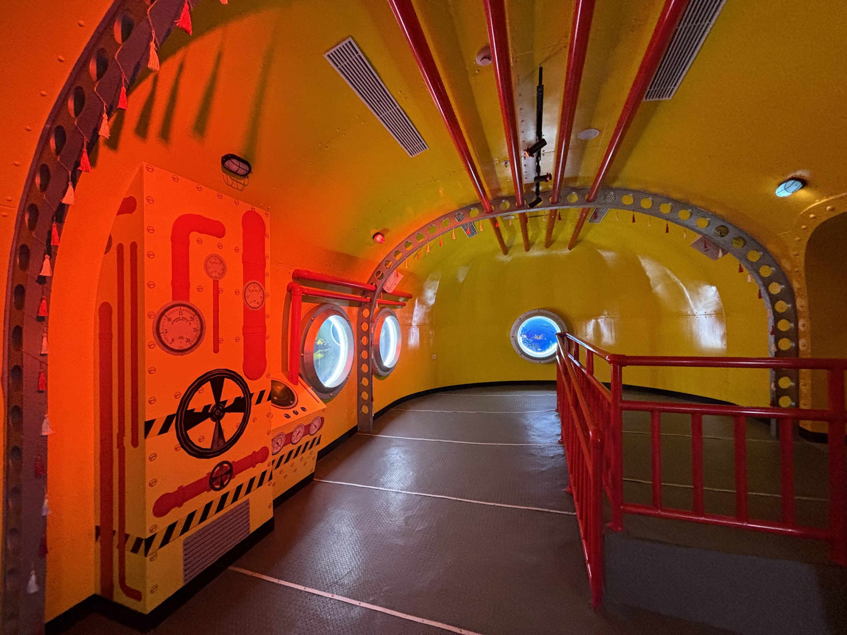 Yellow Submarine - BXSea Aquarium