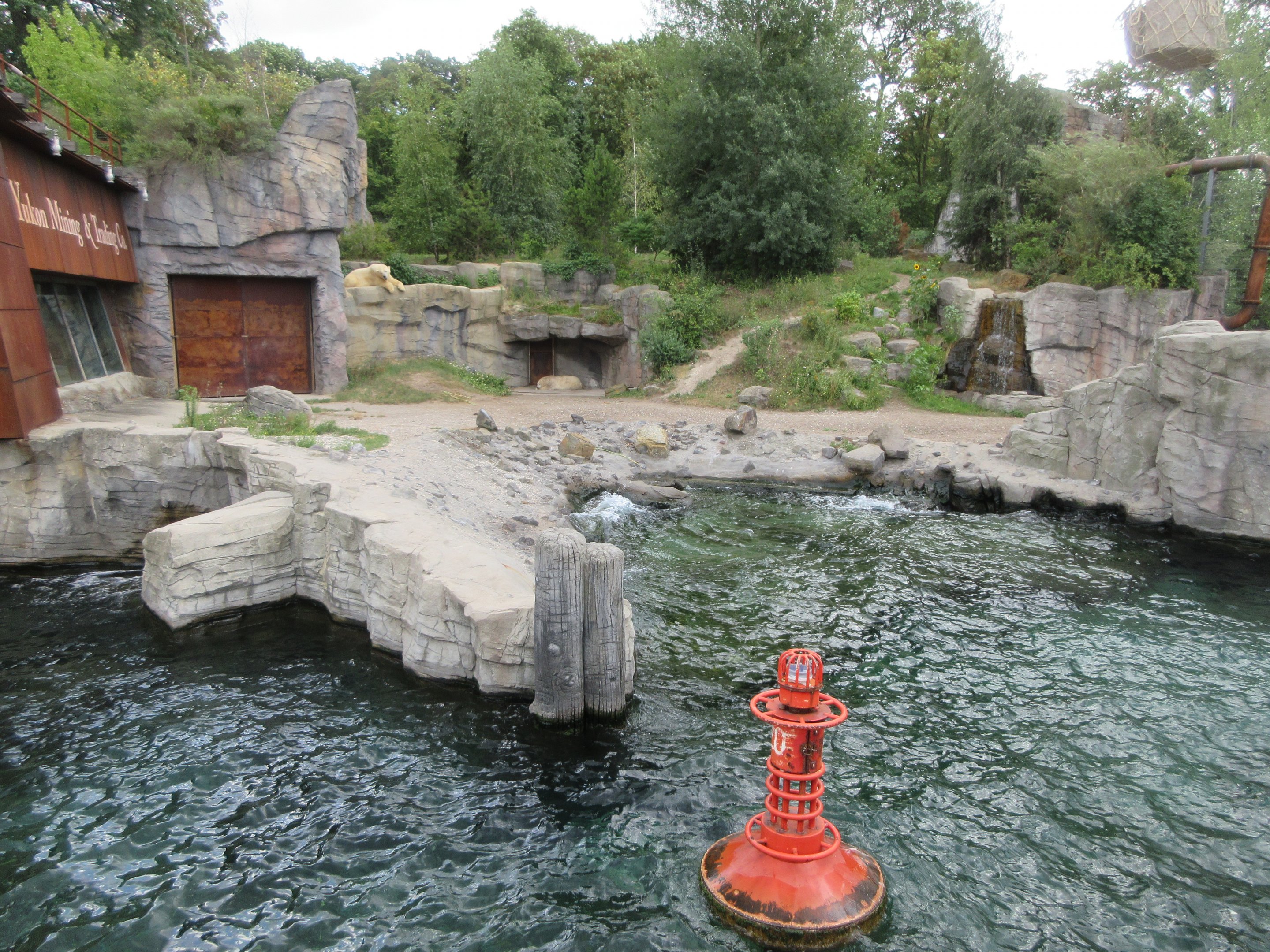 Yukon Bay - Polar Bear Exhibit (outstanding!)