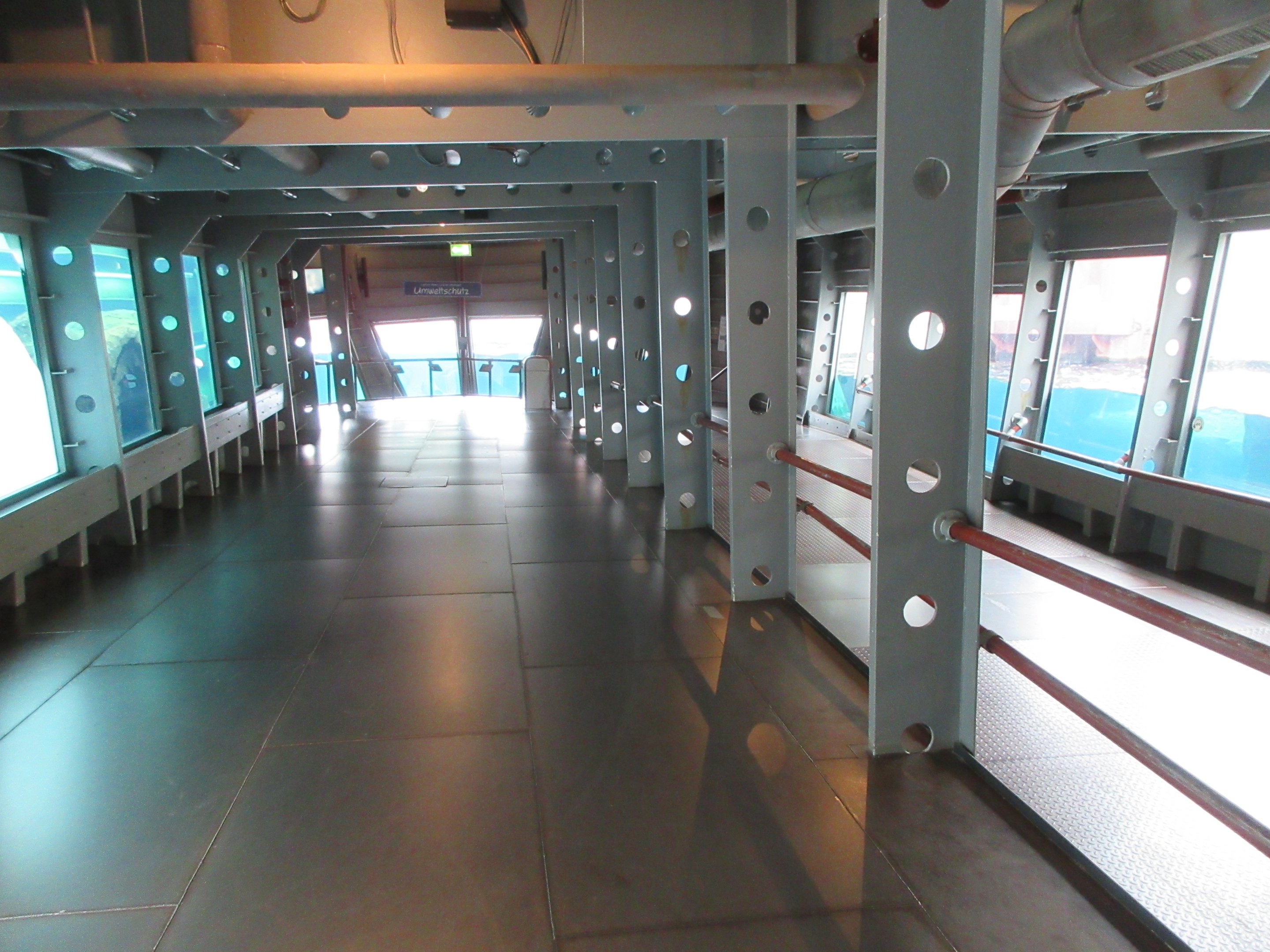 Yukon Bay - underwater viewing area