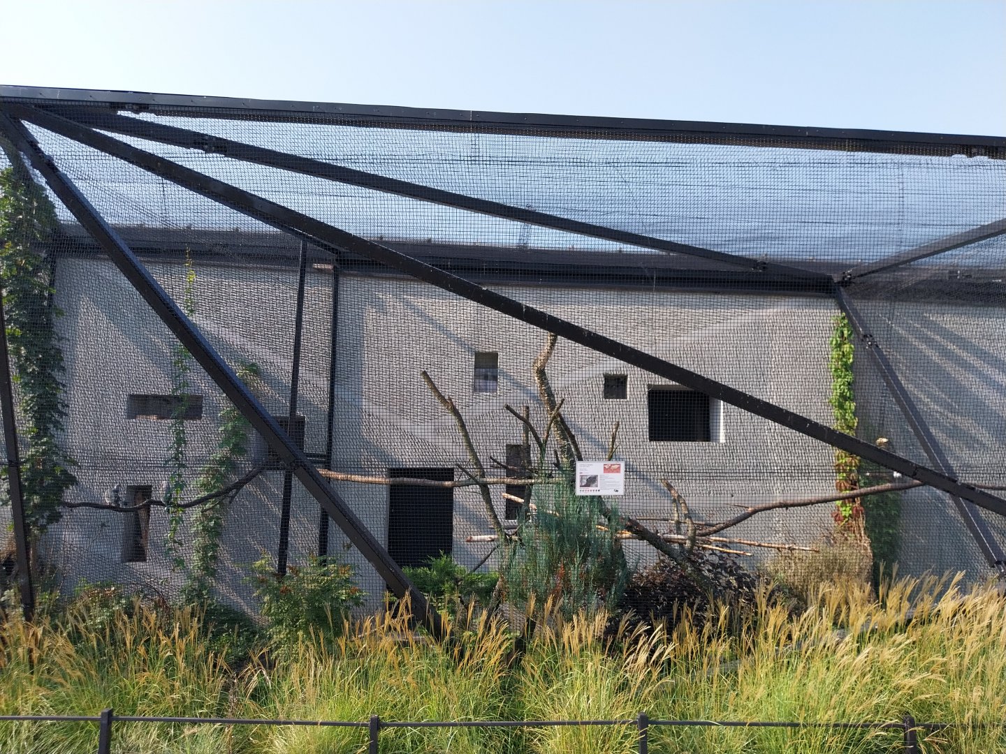 Zamocs Zoo - Birdhouse - Aviary 5 - Great Curassow aviary