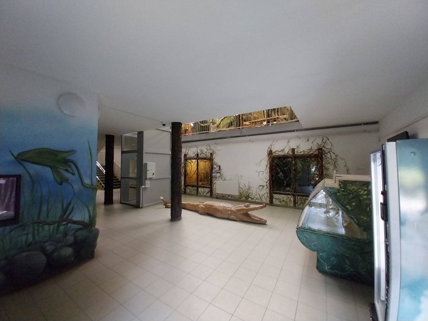 Zamocs Zoo - Cat House - Interior