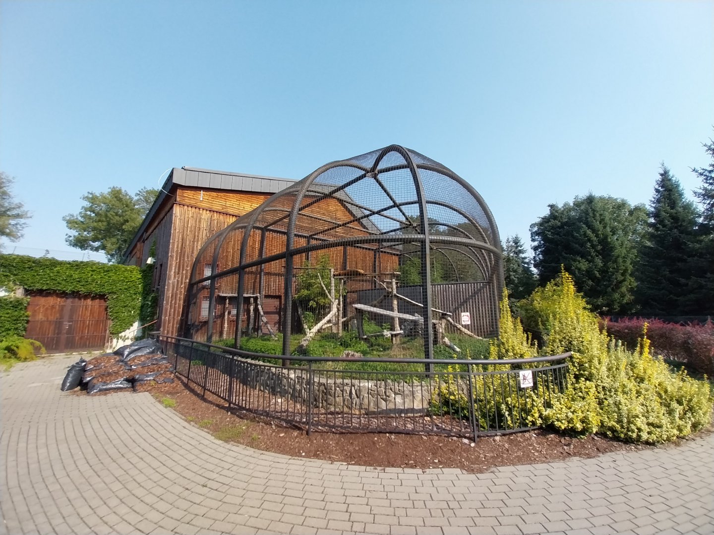 Zamocs Zoo - Cat House - Sri Lanka Leopard cages