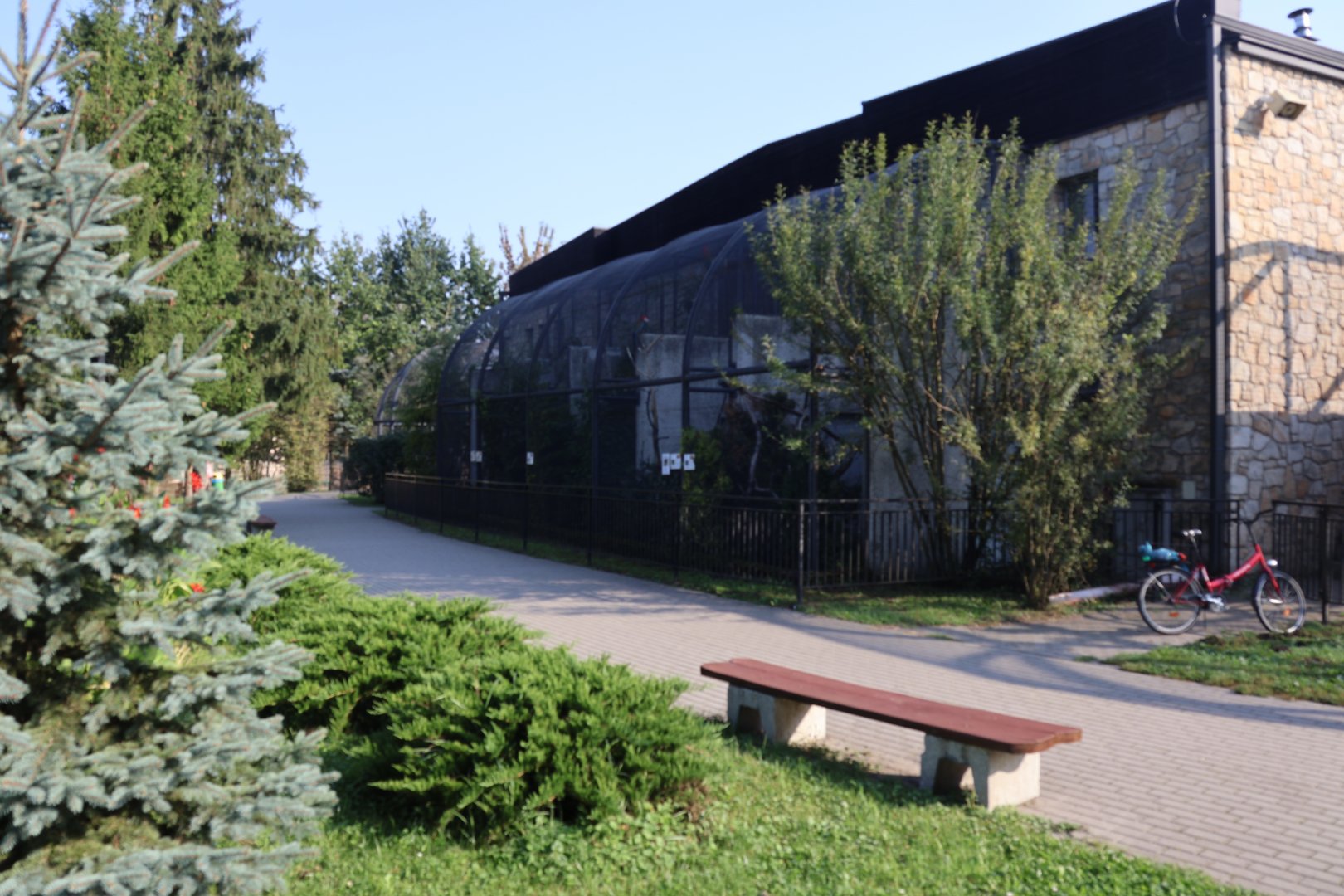 Zamocs Zoo - Monkey House - Parrot aviaries