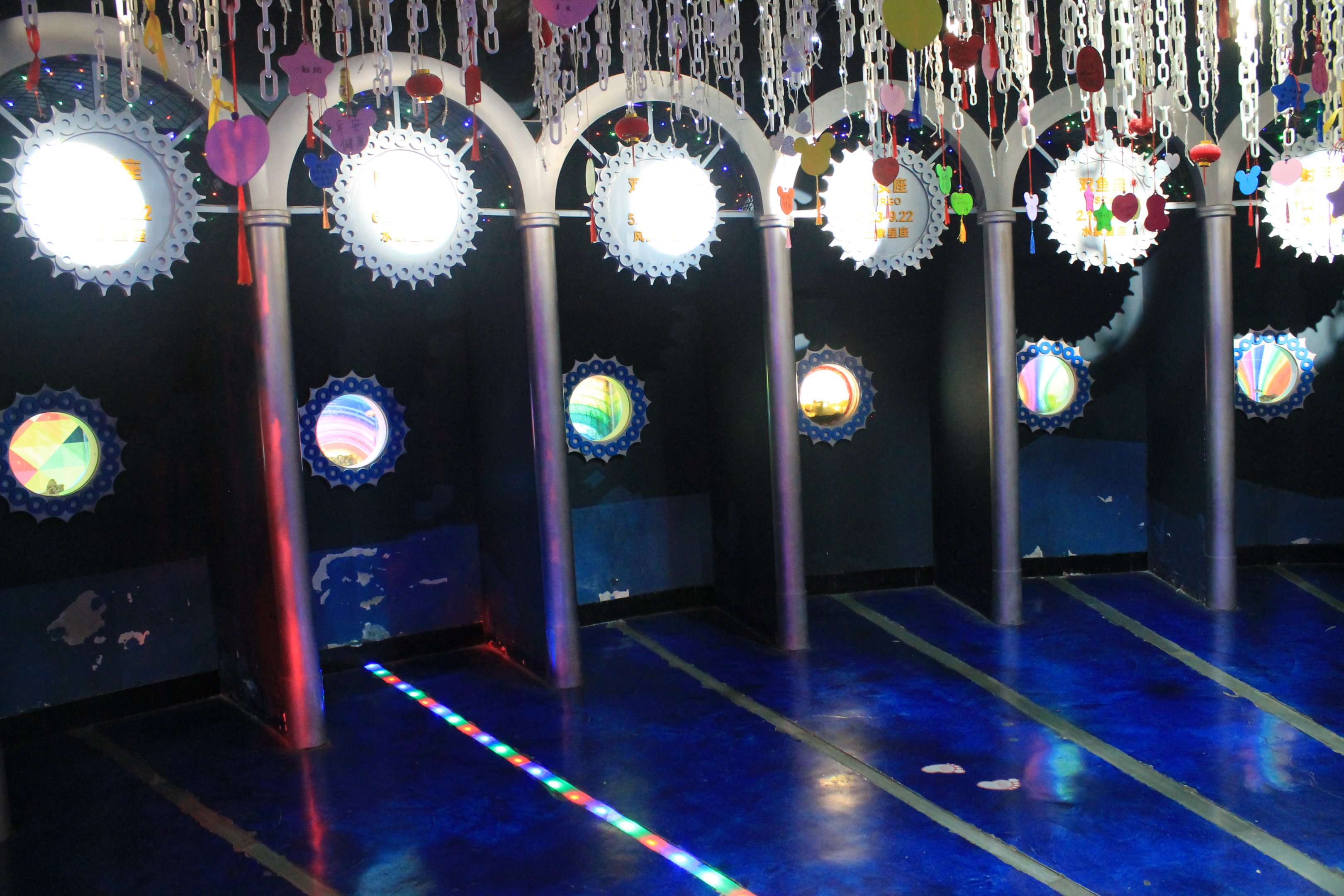 Zodiac tanks at Fantasy Aquarium, Xi'an