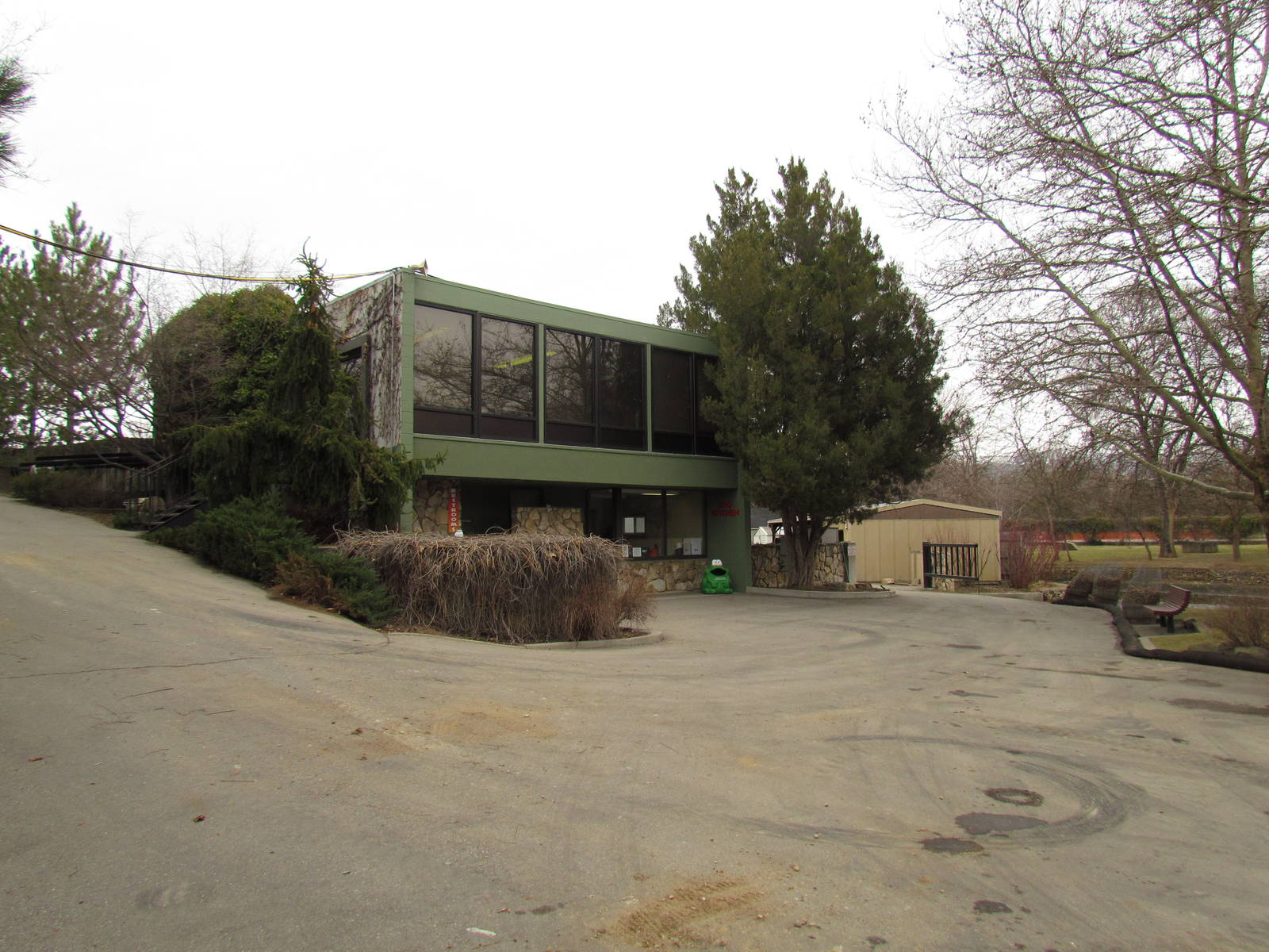 Zoo Administration Building.
