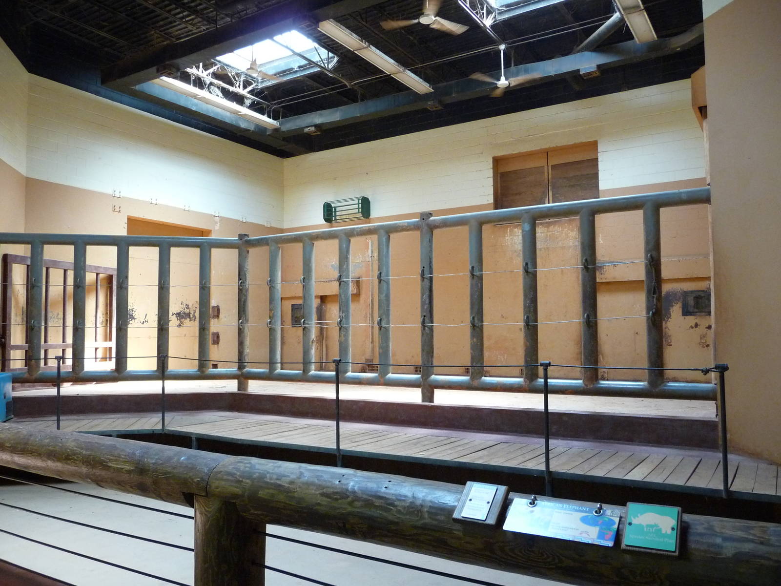 Zoo Atlanta - African Elephant Indoor House