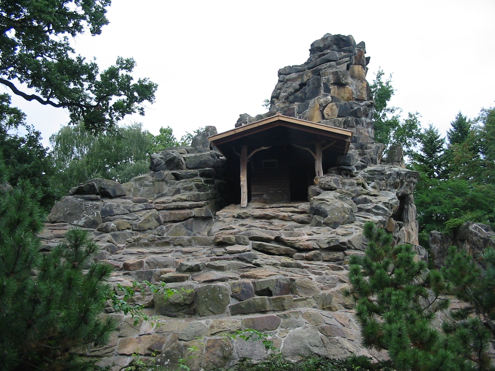 Zoo Berlin 2004 - Barbary Sheep rock