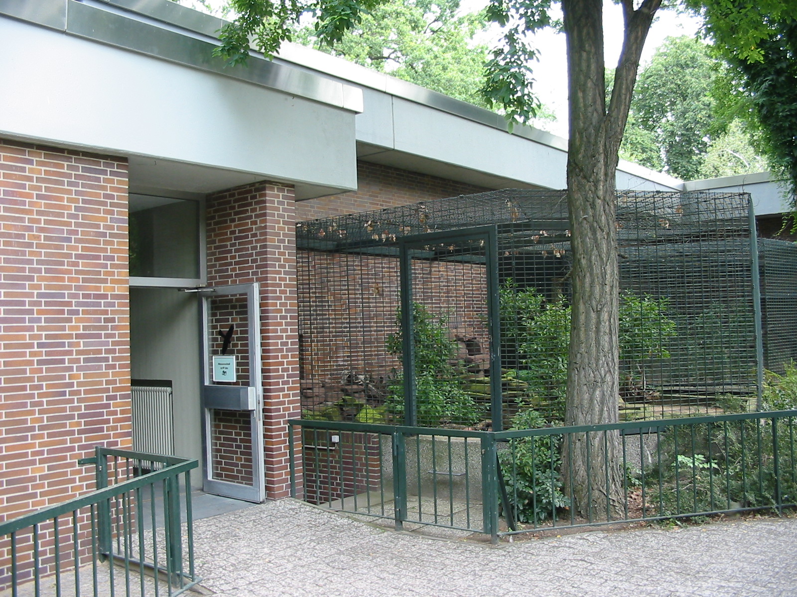 Zoo Berlin 2004 - Entrance to the Carnivore House