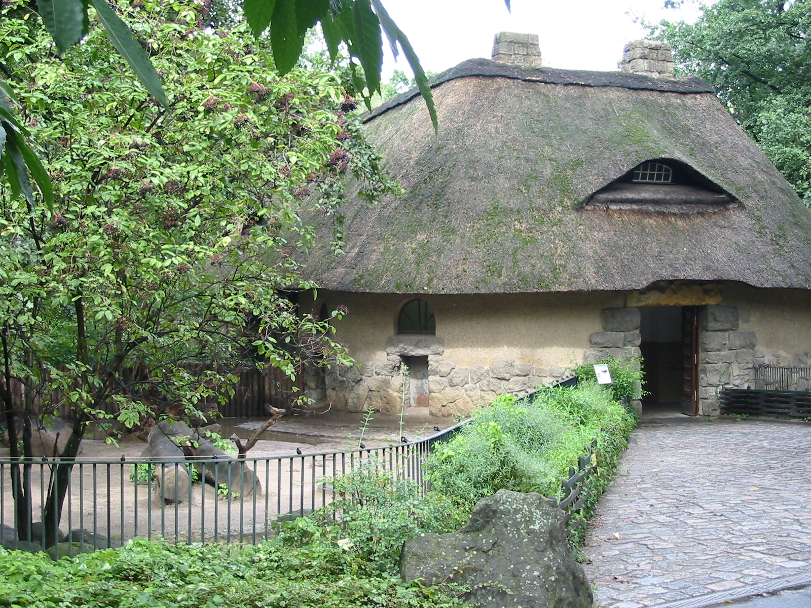 Zoo Berlin 2004 - Entrance to the historic Swine House