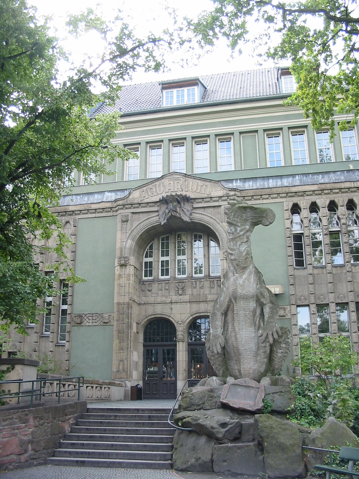 Zoo Berlin 2004 - Entrance to the historic Zoo Aquarium