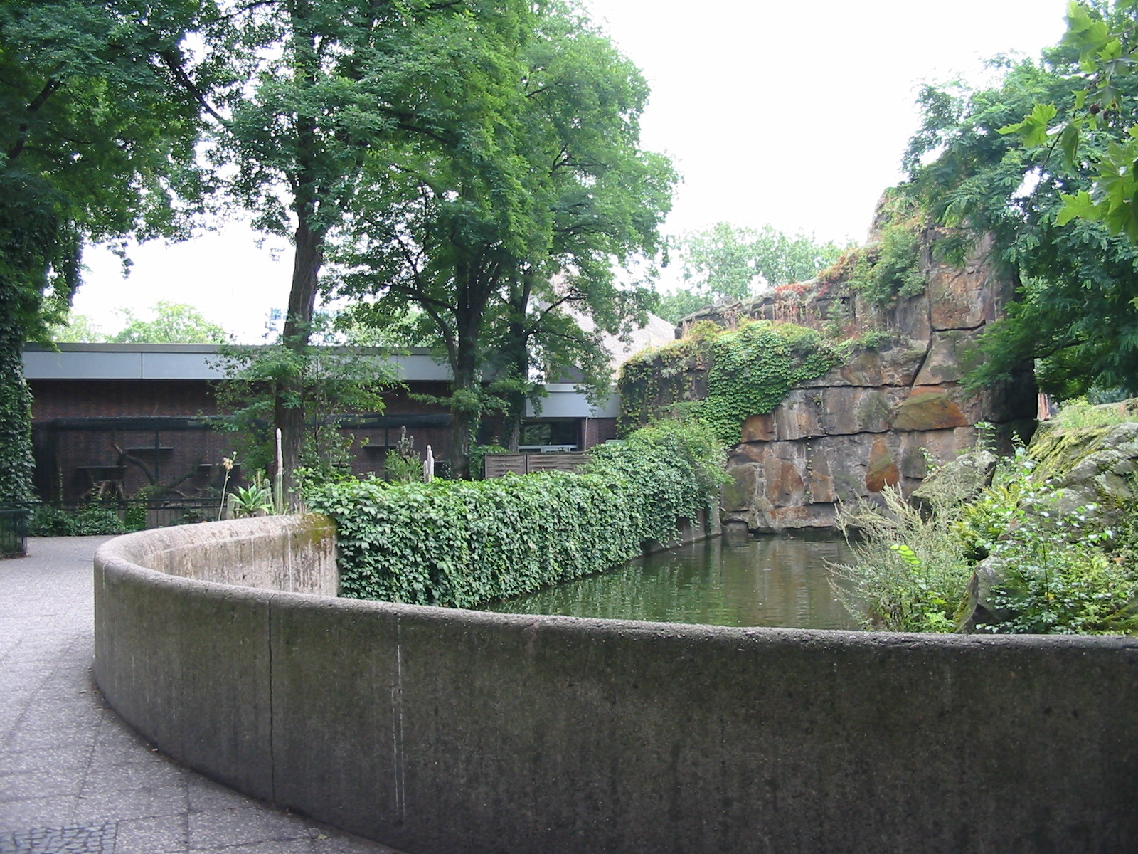 Zoo Berlin 2004 - Moat of the African Lion exhibit